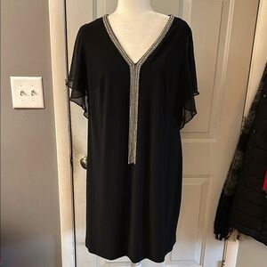 Roz & Ali Black Silver Flutter Sleeve Sheath Midi